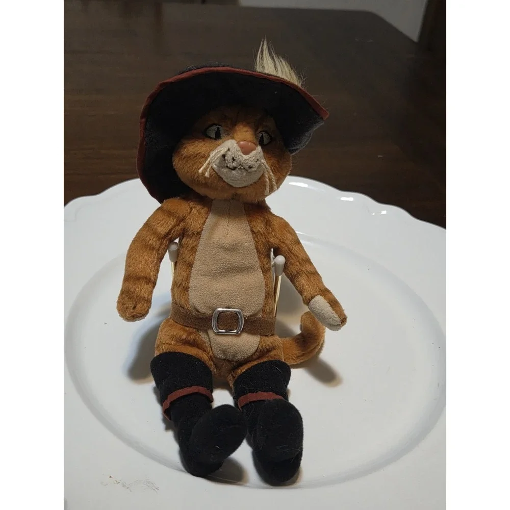 Ty Beanie Baby plush toy of the character Puss in Boots, 2007 Shrek Movie Disney